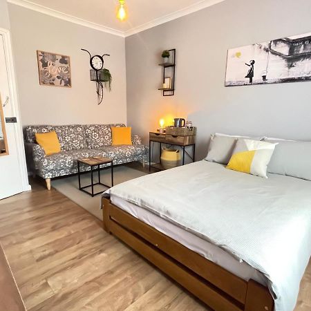 Westend Holiday Room 4 Brecon Bagian luar foto