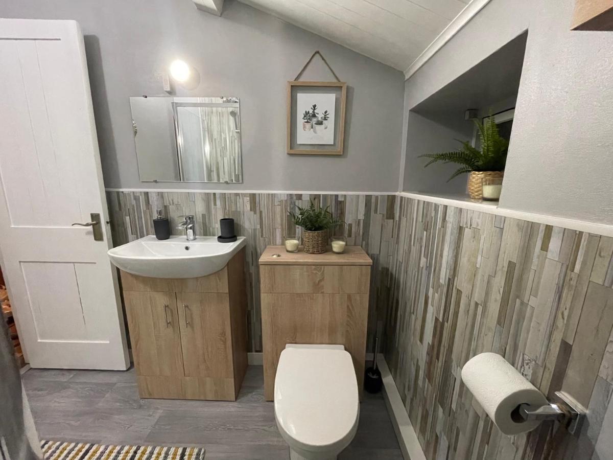 Westend Holiday Room 4 Brecon Bagian luar foto